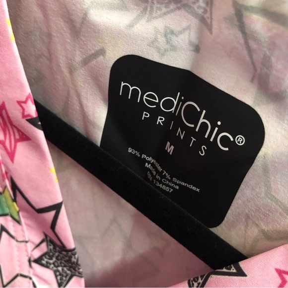 NWT mediChic Pink Star Print Short Sleeve scrub top - Picture 7 of 10